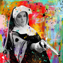 April Booth - original pop art kunst, der viser Lindsay Lohan som nonne i kultfilmen Machete. Hun er i sort)hvid og står med en stor revolver i hånden. Baggrunden er nærmest abstrakt og meget farverig, ligesom der er mange malerstænk og -klatter - fra online galleriet Helt Sort Galleri