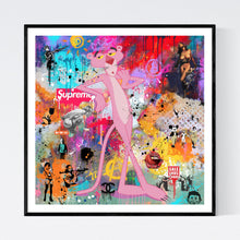 Just Another Monday - moderne pop art kunst, der viser den lyserøde panter som nærmest ser ud til at kede sig. I baggrunden er der masser af Banksy Graffiti og nøgne kvinder. Det hele er på en kulørfyldt abstrakt baggrund, ligesom billedet er fyldt med malerklatter og -stænk - af pop artist og billedkunstner Helt Sort