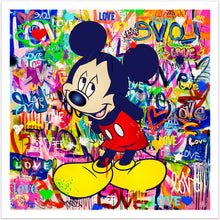 Love - farvestrålende og glad pop art kunst, der viser en forelsket Mickey Mouse på en bagrund af love-ord og hjerter - fra online galleriet Helt Sort Galleri
