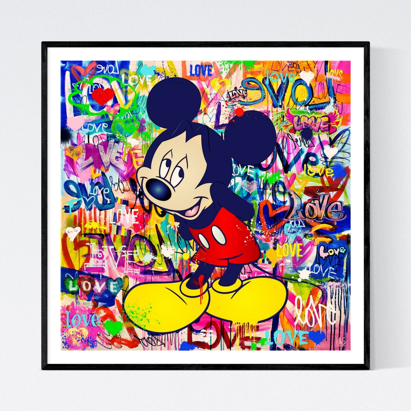 Love - farvestrålende og glad pop art kunst, der viser en forelsket Mickey Mouse på en bagrund af love-ord og hjerter - af billedkunstner og pop artist Helt Sort