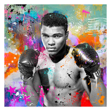 Muhammad Ali - moderne pop art kunst, der viser den ikoniske boksestjerne i bar overkrop og med boksehandskerne på. Portrætet er i sort/hvidt. Baggrunden er nærmest abstrakt og action-præget med malerstænk og -klatter - fra online galleriet Helt Sort Galleri