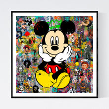 Around and Around - pop art kunst, der viser en siddende Micky Mouse med krydsede ben og hovedet hvilende i hænderne. Baggrunden er meget kulørfyldt og street art inspireret, med graffiti og diverse indklip med kendte personligheder med mere - af billedkunstner og pop artist Helt Sort