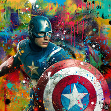 Time to Fight - moderne pop art kunst, der viser superhelten Captain America stånende kampklar med sit skjold. Baggrunden er meget kulørfyldt med afstemte faver og nærmest abstrakt med masser af malerklatter og -stænk - fra online galleriet Helt Sort Galleri