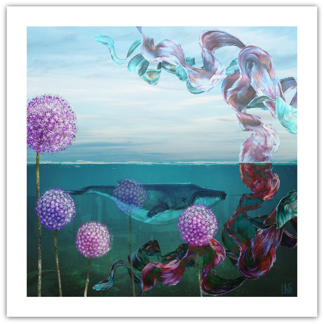A Rising Tide - original surrealistisk kunst, der med blomster i forgrunden viser en sval under vand og bag hvalen aner man en sunken by. Værket er inspirreret af de igangværende klimaforandringer og er af billedkunstner og surrealist Hugo Sax